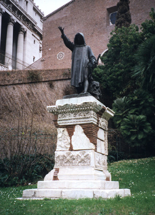 Basamento e statua di Cola di Rienzo