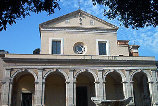 La facciata della chiesa di Santa maria in Domnica